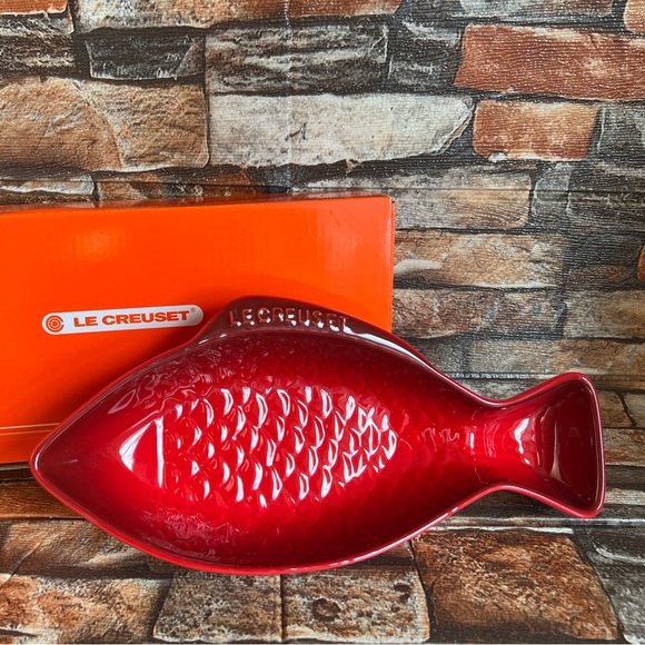 Le Creuset Dining Le Creuset Mdium Fish Dish Poshmark